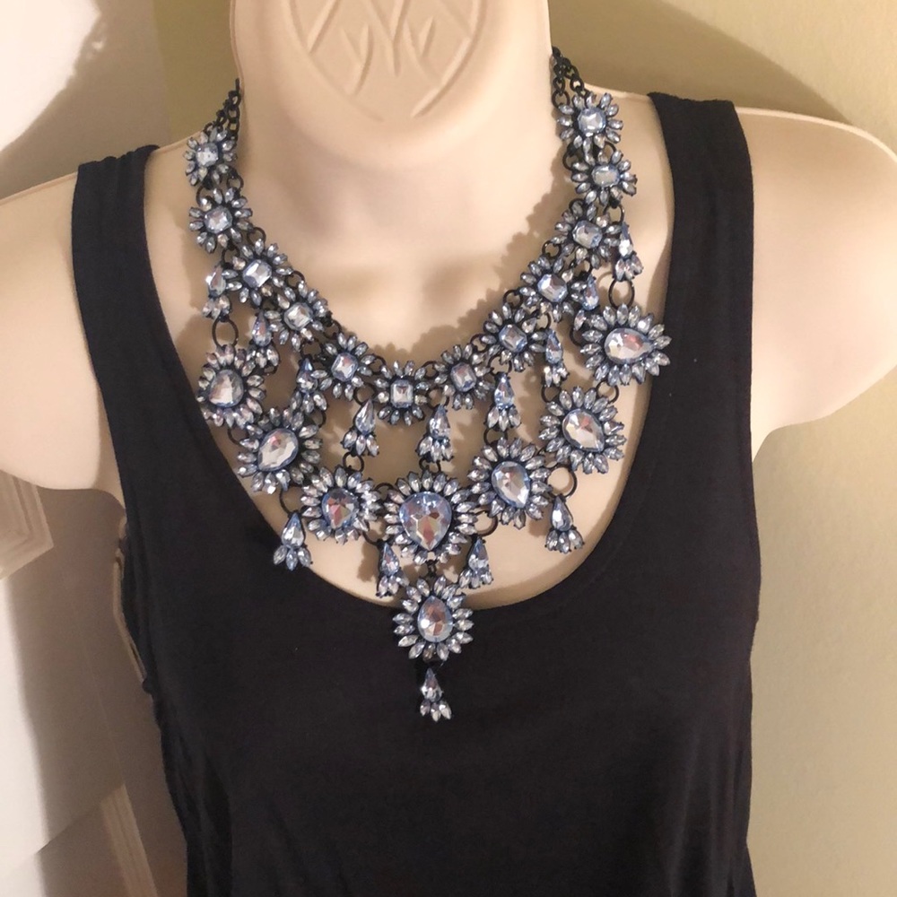STATEMENT NECKLACE!